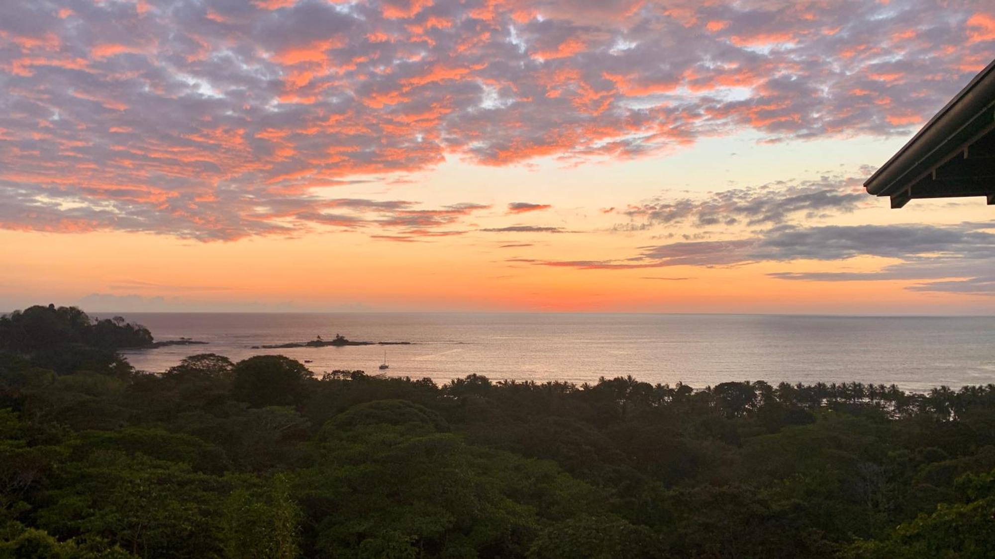 Pacific Edge Eco Lodge Dominical Pokoj fotografie